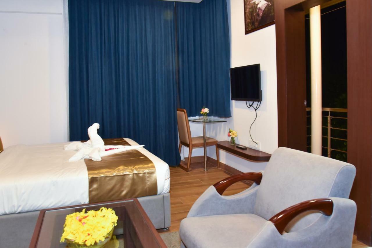 Silver Oak Hotel Mysore Exterior photo